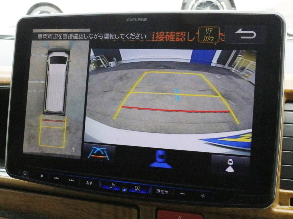 バックカメラやパノラミックビューモニターの映像はナビモニターに描写されます。画面はタッチパネルに対応しています。