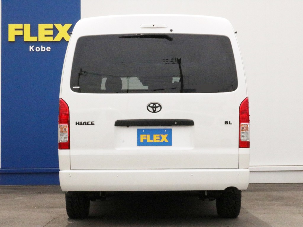 ハイエースをお探しならFLEX神戸店へ！　神戸店の展示車両は勿論、全国のFLEXが保有するハイエースの中から貴方にぴったりの一台をお探し致します！