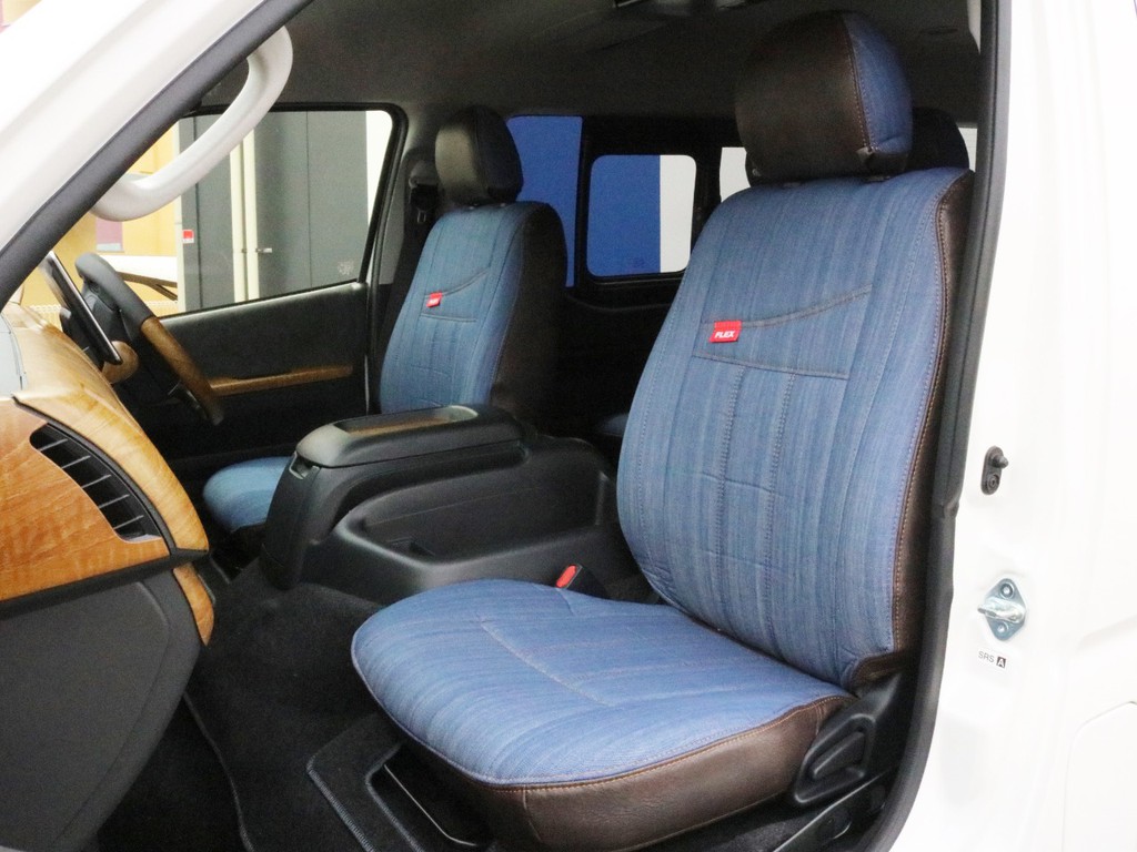 シートは全席デニムタイプシートカバーを装着済みです！　丈夫で座り心地がとても良いシートカバーです。