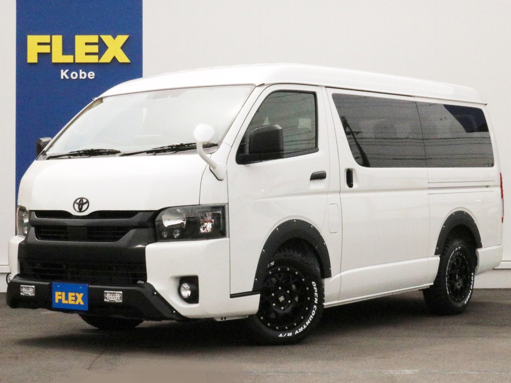 ☆未登録新車☆　ハイエースワゴンGL　外装はメッキパーツを全てマットブラック塗装し、ヘッドライト内部もインナーブラック塗装済み！　 内装はシートアレンジVer1デニムを施工したおしゃれな一台！
