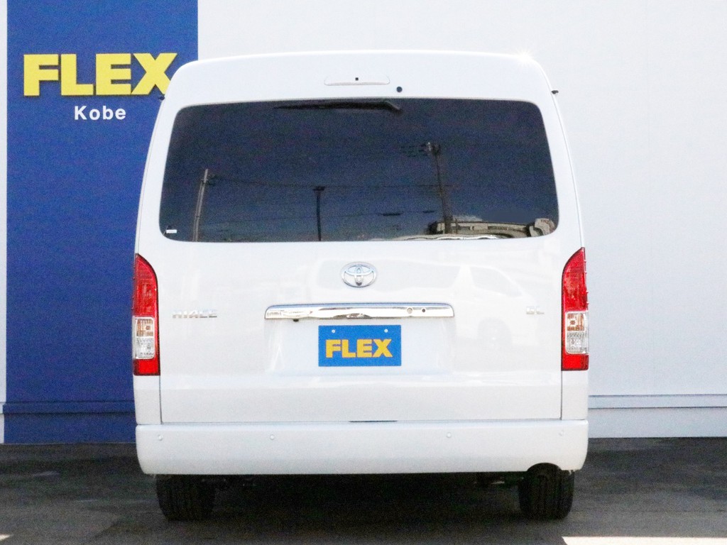 ハイエースをお探しならFLEX神戸店へ！　神戸店の展示車両は勿論、全国のFLEXが保有するハイエースの中から貴方にぴったりの一台をお探し致します！