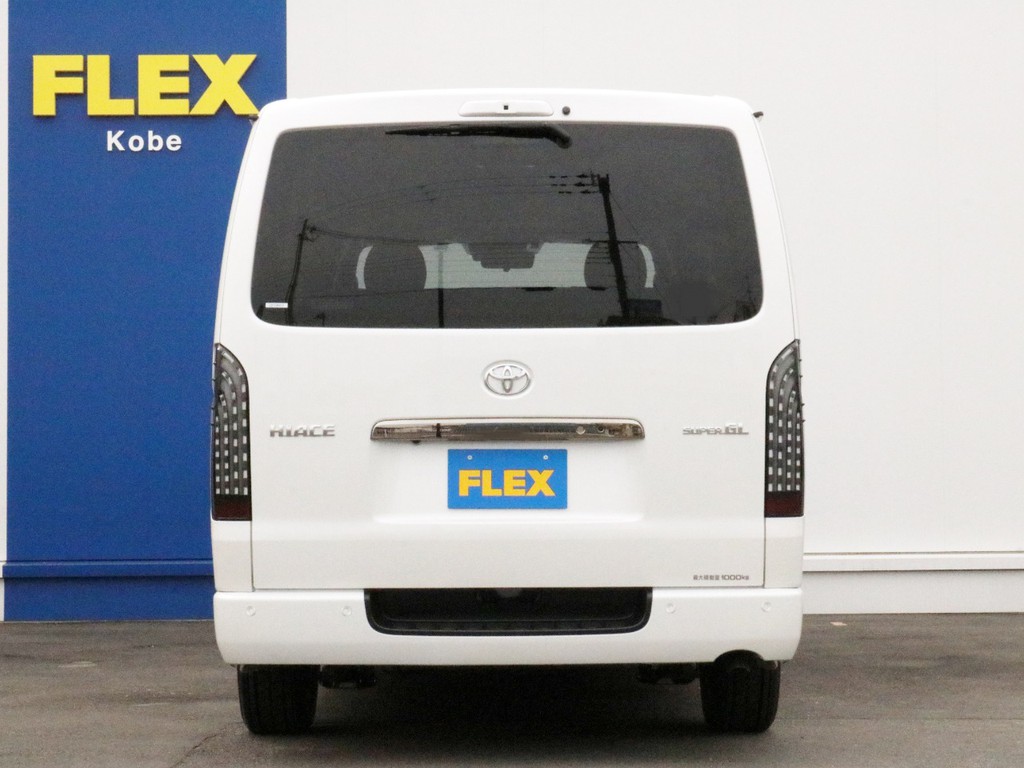 ハイエースをお探しならFLEX神戸店へ！　神戸店の展示車両は勿論、全国のFLEXが保有するハイエースの中から貴方にぴったりの一台をお探し致します！