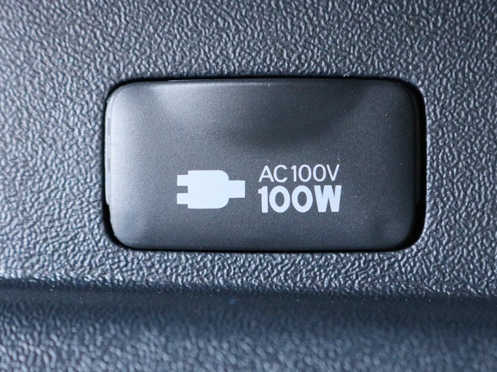 あると便利なアクセサリーコネクターAC100V電源を完備！　携帯等、モバイル端末の充電などにご活用頂けます。