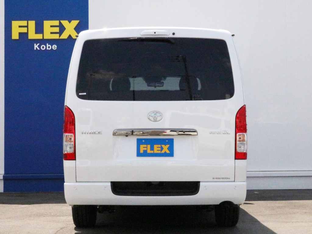 ハイエースをお探しならFLEX神戸店へ！　神戸店の展示車両は勿論、全国のFLEXが保有するハイエースの中から貴方にぴったりの一台をお探し致します！