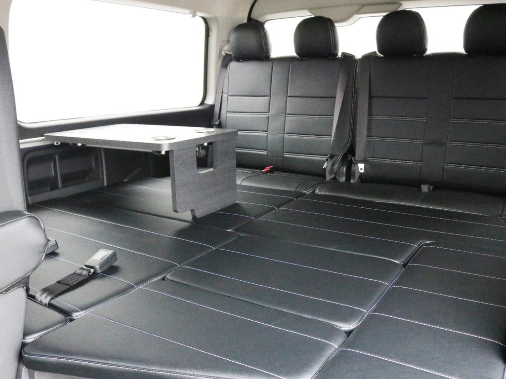 Ver1のテーブルはフルフラット状態でも設置可能です。通称ちゃぶ台モードです。足を伸ばしてリラックスできます。