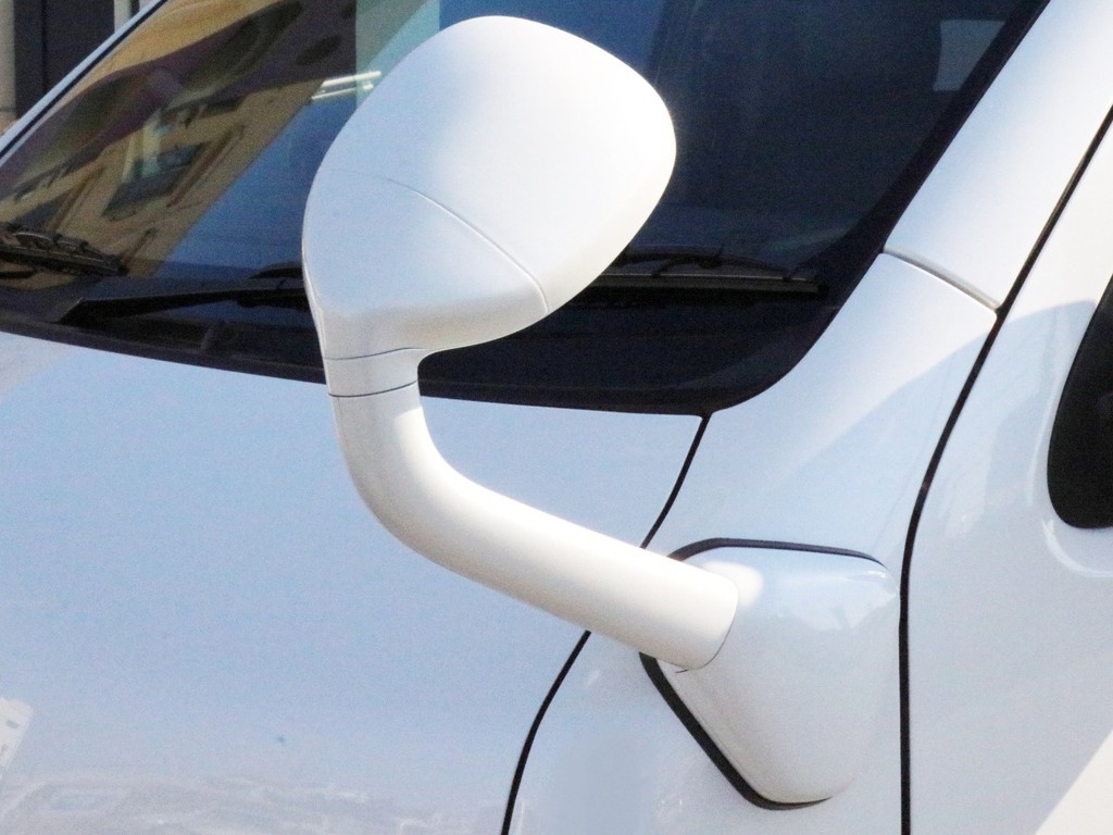 ガッツミラー(コーナーミラー)を同色塗装済み！　ボディのカラーリングに対して統一感があります。