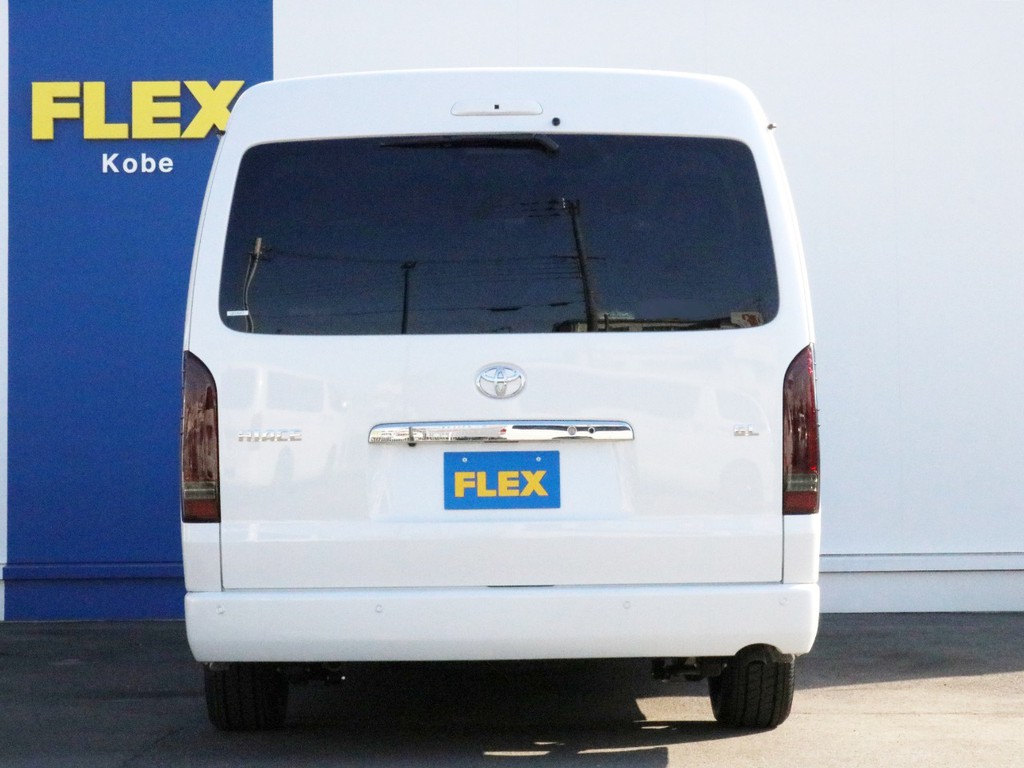 ハイエースをお探しならFLEXハイエース神戸店へ！　神戸店の展示車両は勿論、全国のFLEXが保有するハイエースの中から貴方にぴったりの一台をお探し致します！