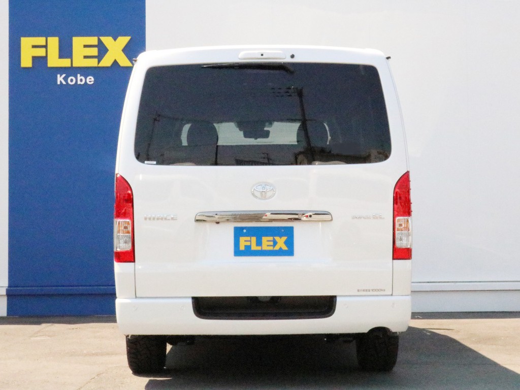 ハイエースをお探しならFLEX神戸店へ！　神戸店の展示車両は勿論、全国のFLEXが保有するハイエースの中から貴方にぴったりの一台をお探し致します！