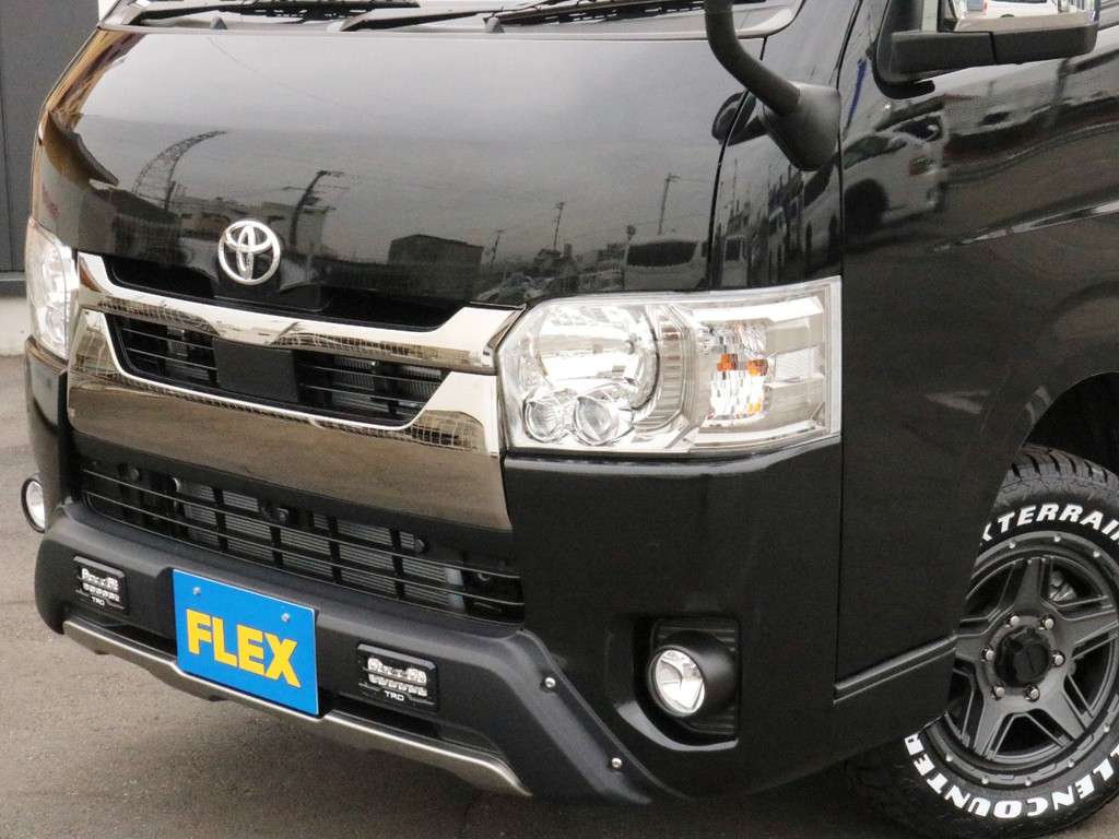 TRDバンパーガードを装着済み！　高い走破性を印象付けるフェイス回りになっています。