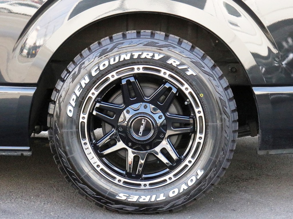 FLEX　Delf04　16インチAWを装着済み！　タイヤはTOYO　オープンカントリータイヤを合わせました。
