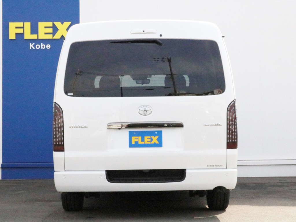 ハイエースをお探しならFLEX神戸店へ！　神戸店の展示車両は勿論、全国のFLEXが保有するハイエースの中から貴方にぴったりの一台をお探し致します！