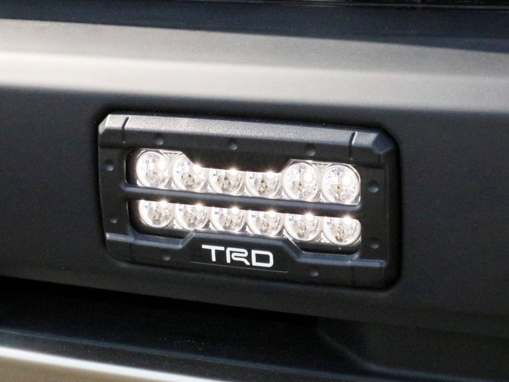 ＴＲＤのロゴがしっかり入っています！　デイライト付きなので４ＷＤ感が光っています！