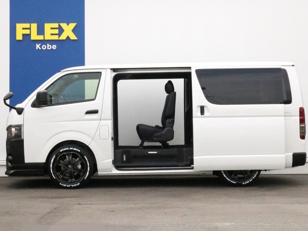 両側パワースライドドア付きなので乗り降りや荷物の積み下ろしが楽になります。風通しも良いので停車時の急速換気にも活用頂けます。