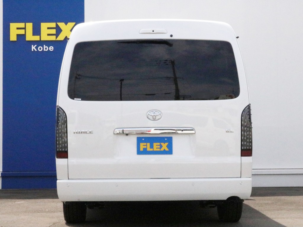 ハイエースをお探しならFLEX神戸店へ！　神戸店の展示車両は勿論、全国のFLEXが保有するハイエースの中から貴方にぴったりの一台をお探し致します！