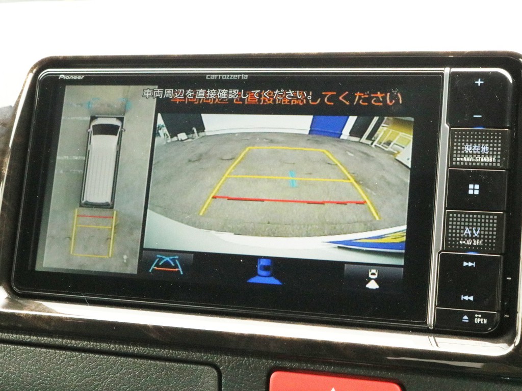 カロッツェリアSDフルセグナビを搭載！　ナビとしては勿論、オーディオや映像モニターとしてもご活用頂けます。バックカメラやパノラミックビューモニターの映像はナビモニターに出力されます。