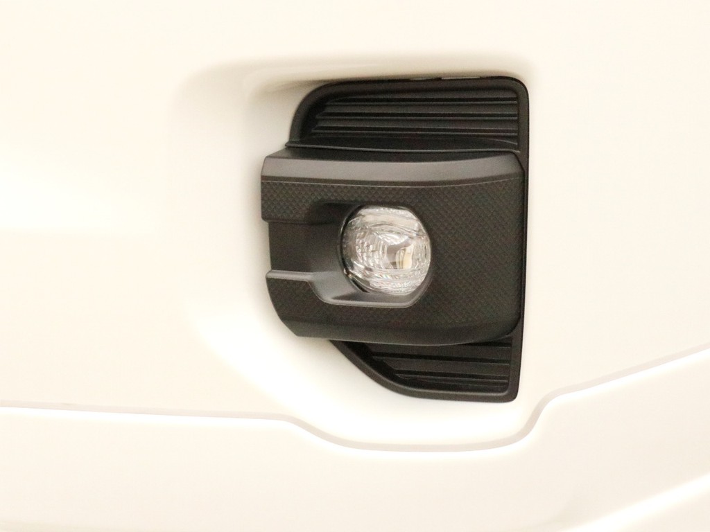 新型ではフォグランプLED化＆小型化されスタイリッシュになっています。