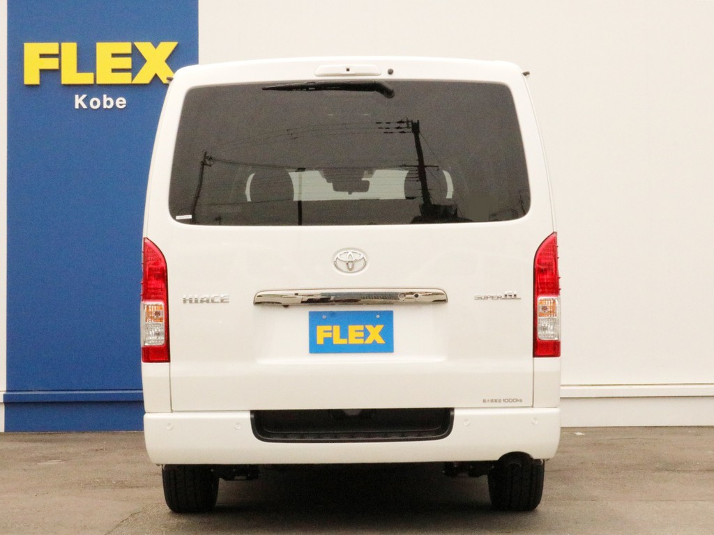 ハイエースをお探しならFLEX神戸店へ！　神戸店の展示車両は勿論、全国のFLEXが保有するハイエースの中から貴方にぴったりの一台をお探し致します！