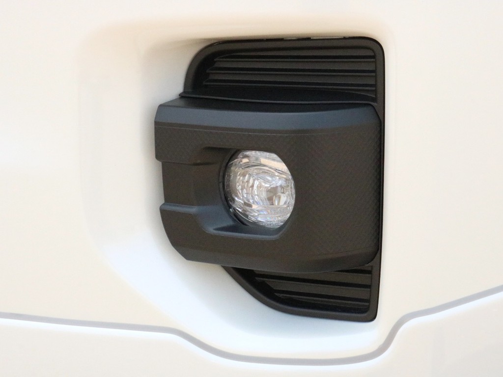 新型ではフォグランプLED化＆小型化されスタイリッシュになっています。