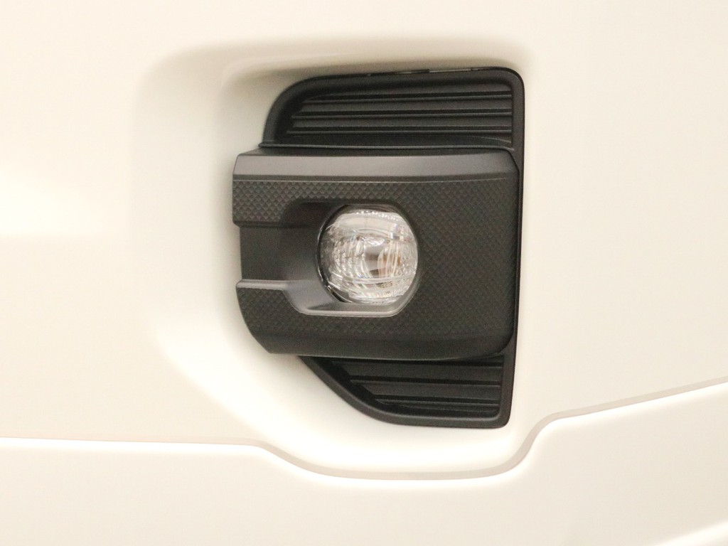 新型ではフォグランプLED化＆小型化されスタイリッシュになっています。