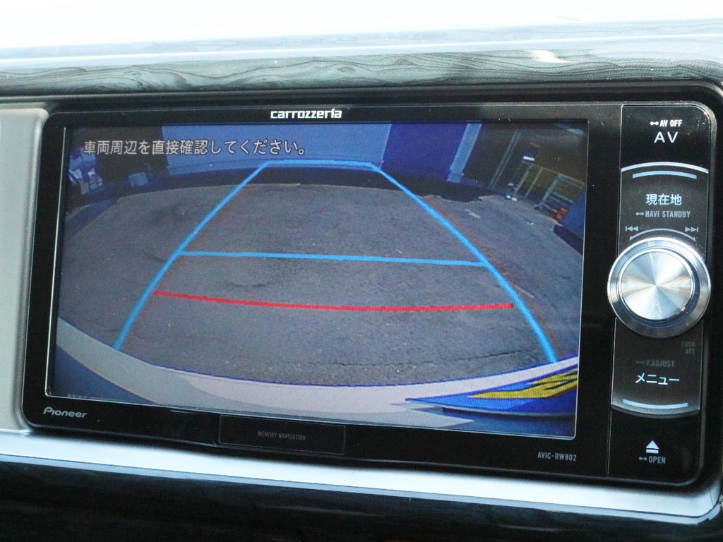 カロッツェリアフルセグナビRW802を搭載！　CD録音機能＆DVD再生機能付きです。バックカメラも搭載してあり、バックカメラの映像はナビモニターに描写されます。