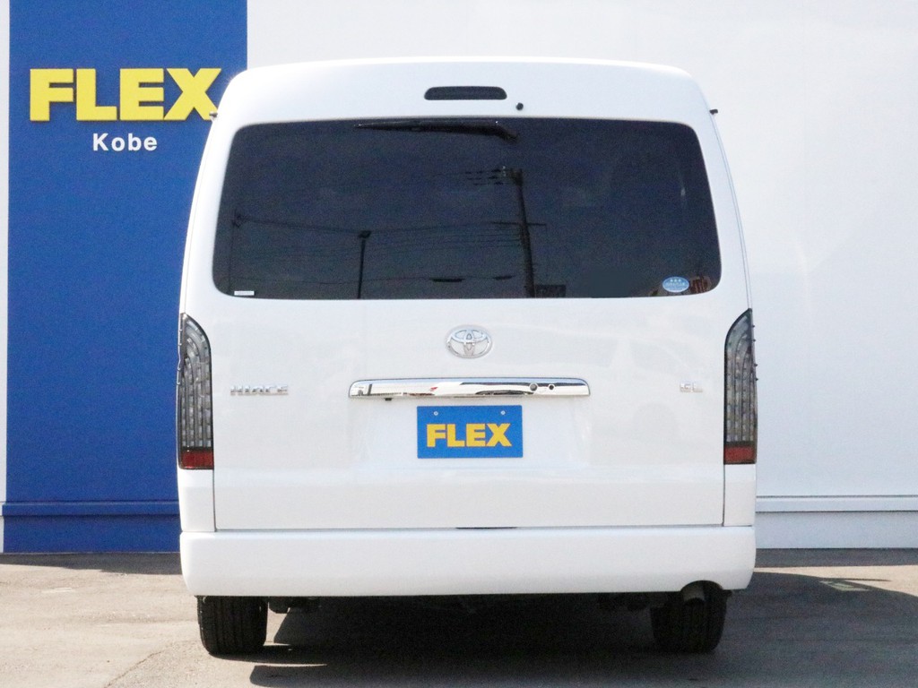 ハイエースをお探しならFLEX神戸店へ！　神戸店の展示車両は勿論、全国のFLEXが保有するハイエースの中から貴方にぴったりの一台をお探し致します！
