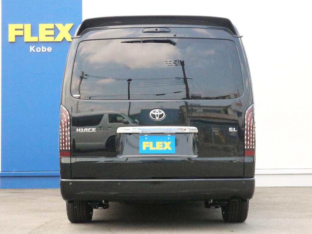ハイエースをお探しならFLEX神戸店へ！　神戸店の展示車両は勿論、全国のFLEXが保有するハイエースの中から貴方にぴったりの一台をお探し致します！