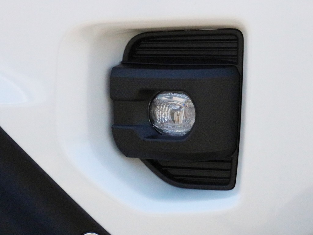 新型ではフォグランプLED化＆小型化されスタイリッシュになっています。