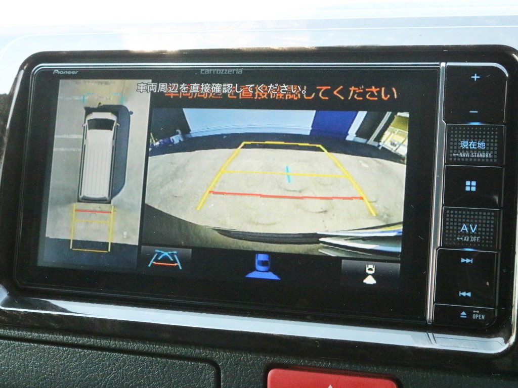 カロッツェリアSDフルセグナビを搭載！　ナビとしては勿論、オーディオや映像モニターとしてもご活用頂けます。バックカメラやパノラミックビューモニターの映像はナビモニターに出力されます。