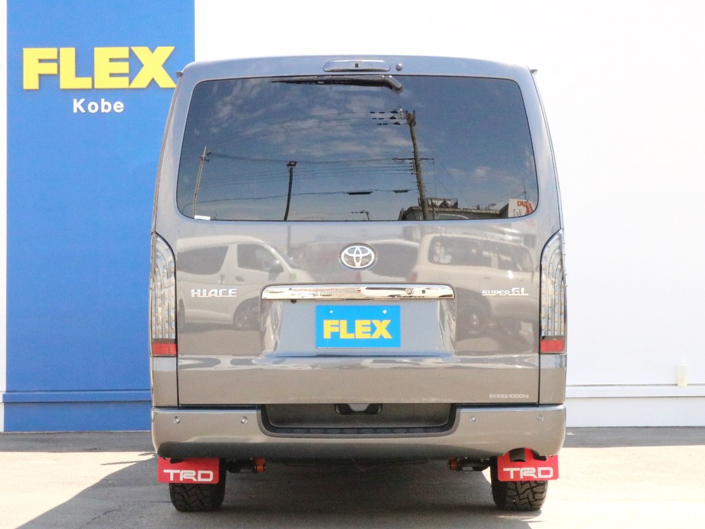 ハイエースをお探しならFLEX神戸店へ！　神戸店の展示車両は勿論、全国のFLEXが保有するハイエースの中から貴方にぴったりの一台をお探し致します！