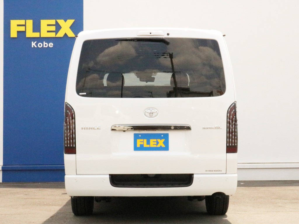 ハイエースをお探しならFLEX神戸店へ！　神戸店の展示車両は勿論、全国のFLEXが保有するハイエースの中から貴方にぴったりの一台をお探し致します！