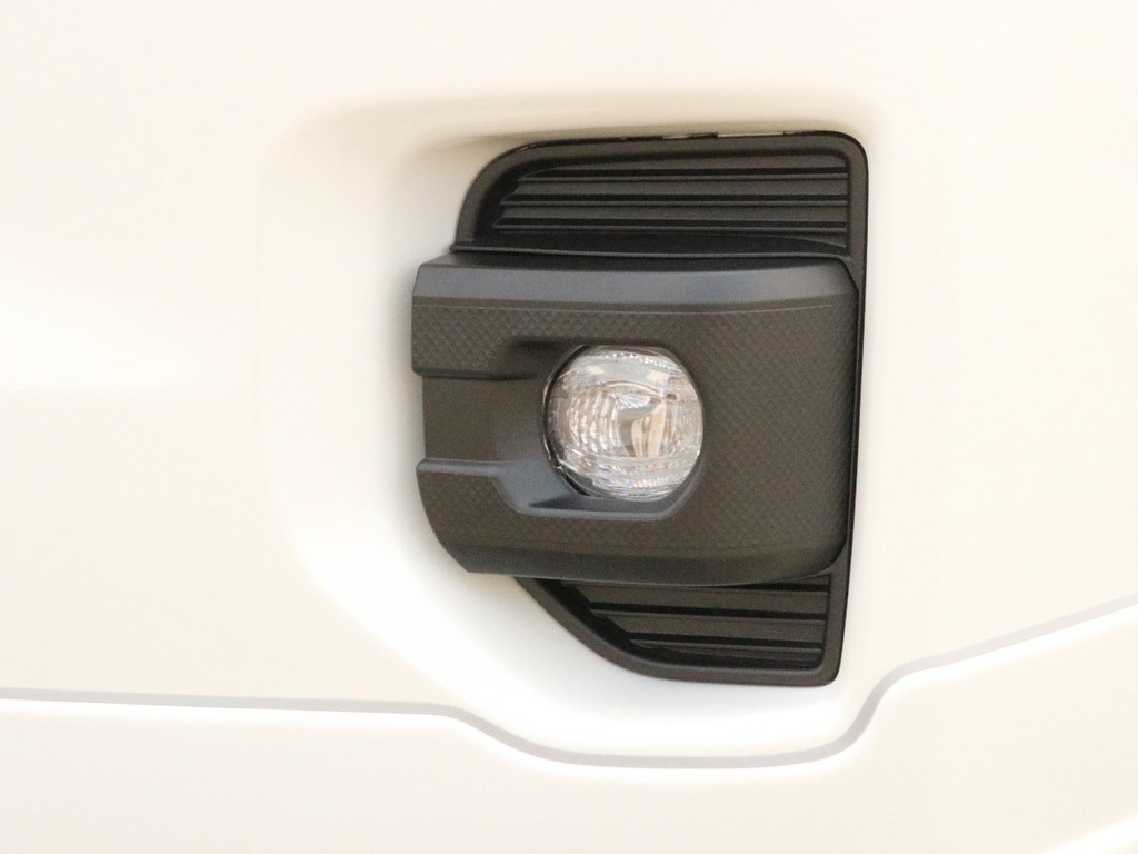 新型ではフォグランプLED化＆小型化されスタイリッシュになっています。