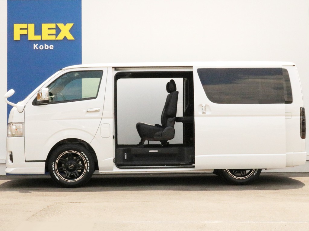 両側パワースライドドア付きなので乗り降りや荷物の積み下ろしが楽になります。風通しも良いので停車時の急速換気にも活用頂けます。