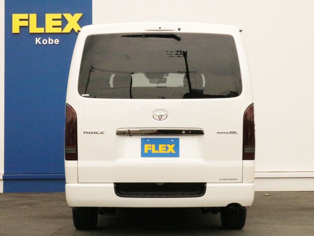 ハイエースをお探しならFLEX神戸店へ！　神戸店の展示車両は勿論、全国のFLEXが保有するハイエースの中から貴方にぴったりの一台をお探し致します！