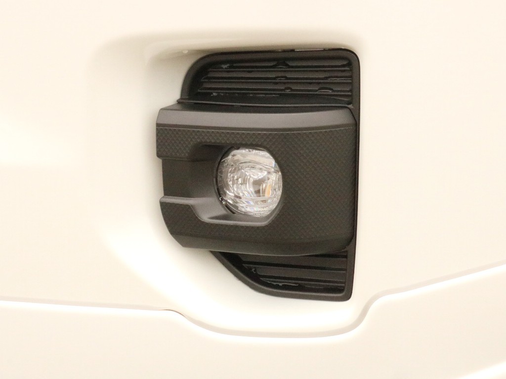 新型ではフォグランプLED化＆小型化されスタイリッシュになっています。