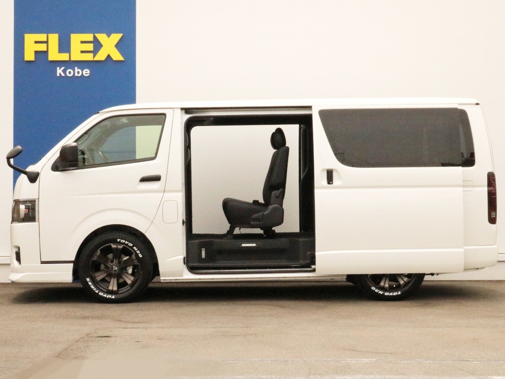 両側パワースライドドア付きなので乗り降りや荷物の積み下ろしが楽になります。風通しも良いので停車時の急速換気にも活用頂けます。
