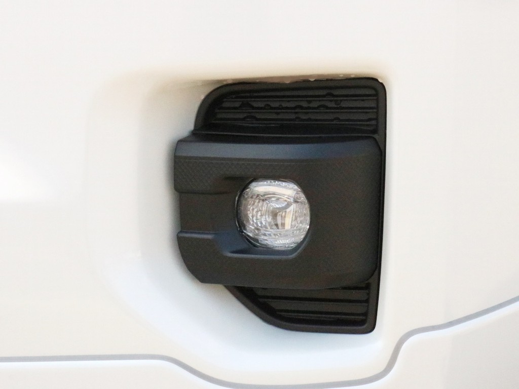 新型ではフォグランプLED化＆小型化されスタイリッシュになっています。
