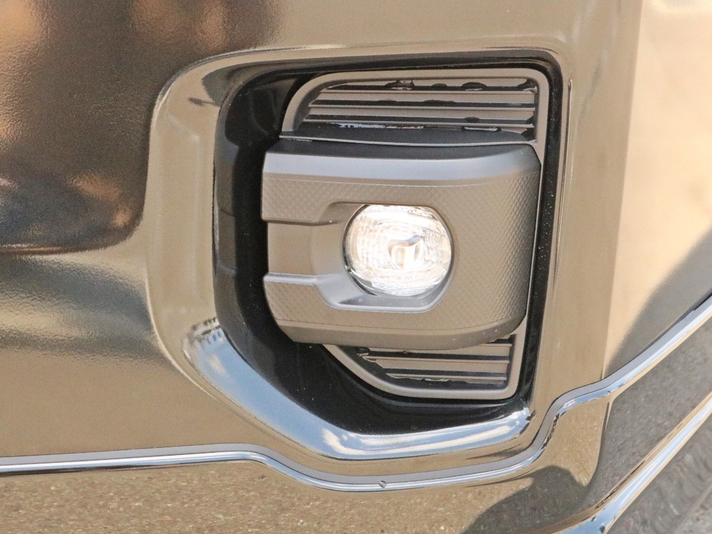 新型ではフォグランプLED化＆小型化されスタイリッシュになっています。