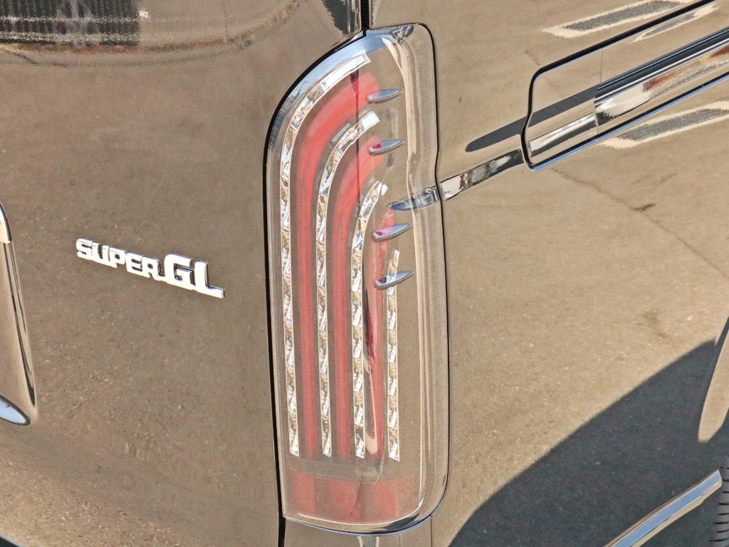 FLEXオリジナル煌レッドLEDテールランプを装着済み！　視認性、デザイン性、実用性全てに優れた一品です。