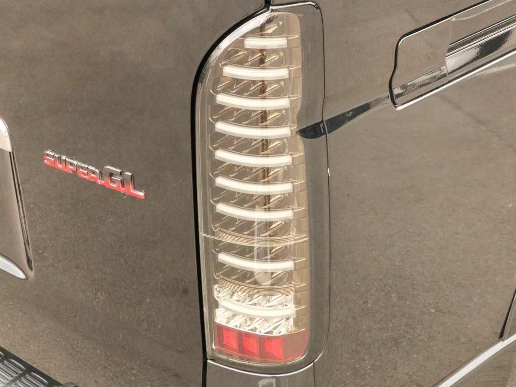 LEDテールランプを装着済み！　黒いボディにとても似合うテールランプです。