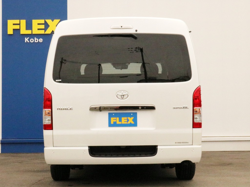ハイエースをお探しならFLEX神戸店へ！　神戸店の展示車両は勿論、全国のFLEXが保有するハイエースの中から貴方にぴったりの一台をお探し致します！