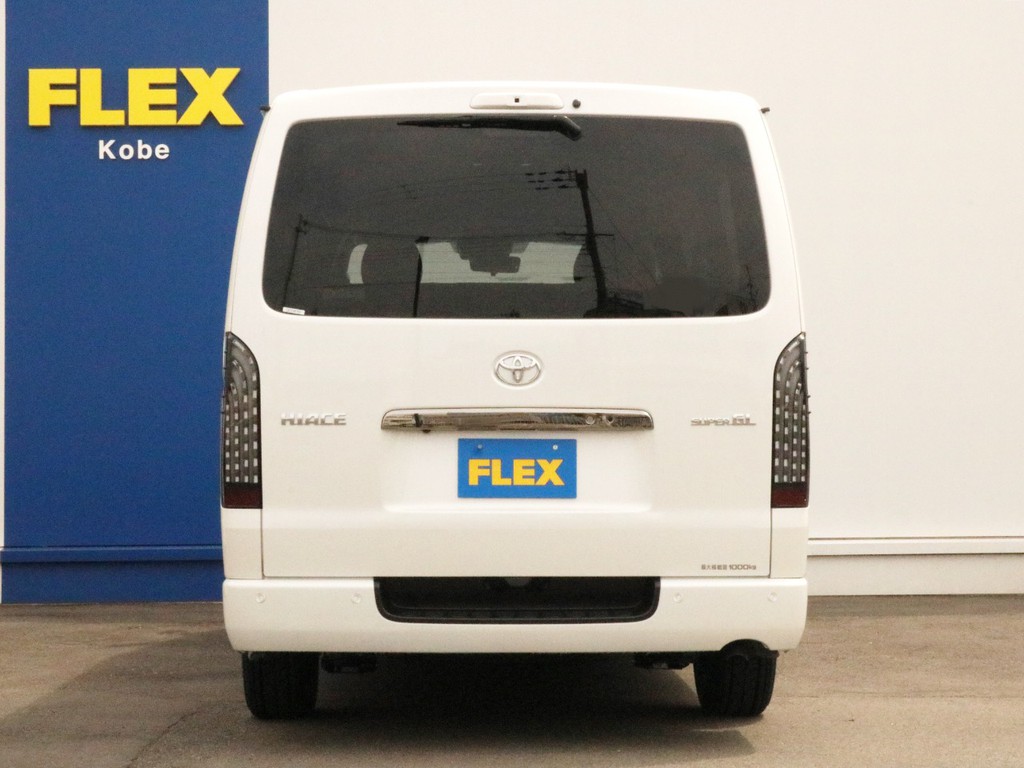 ハイエースをお探しならFLEX神戸店へ！　神戸店の展示車両は勿論、全国のFLEXが保有するハイエースの中から貴方にぴったりの一台をお探し致します！