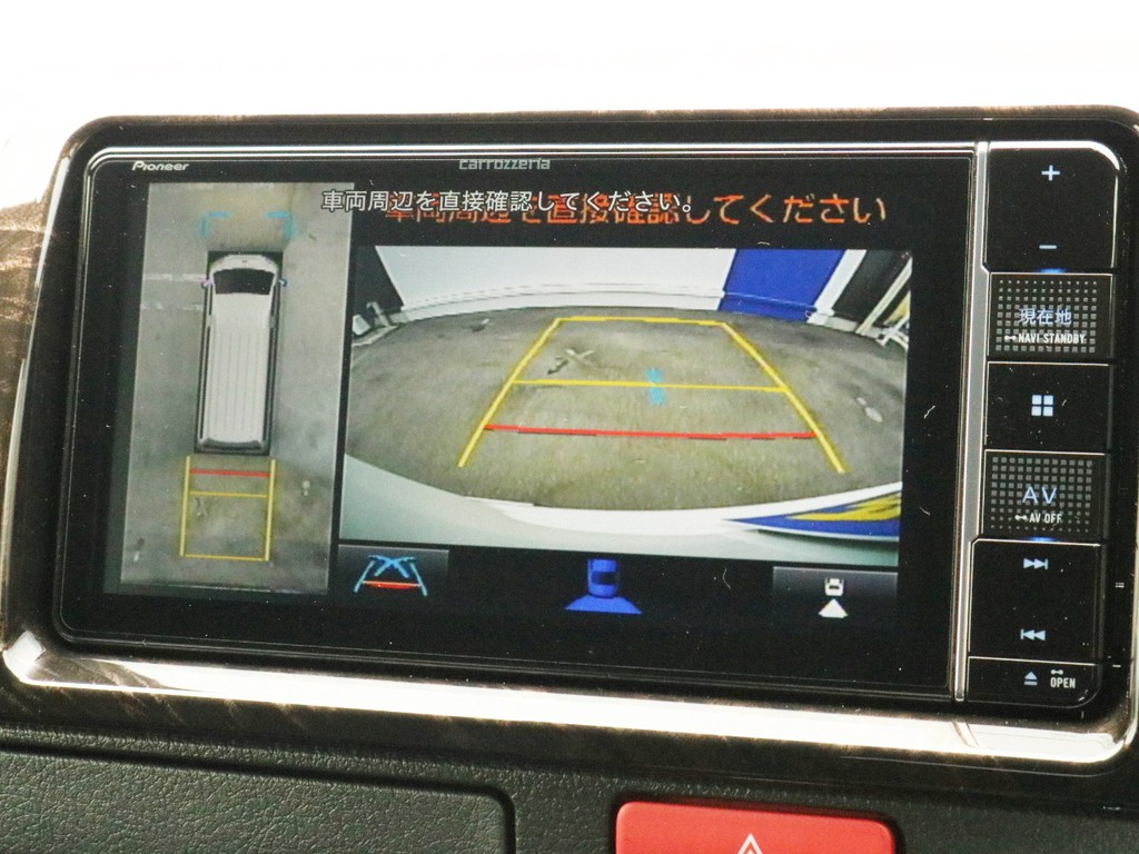 カロッツェリアSDフルセグナビを搭載！　ナビとしては勿論、オーディオや映像モニターとしてもご活用頂けます。バックカメラやパノラミックビューモニターの映像はナビモニターに出力されます。