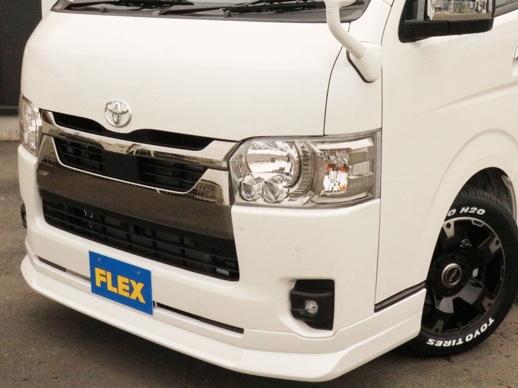 フロントにはFLEXオリジナル デルフィーノラインフロントリップを装着！　フェイス周りが引き締まって見えます。