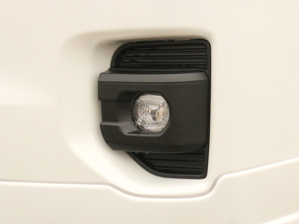 新型ではフォグランプLED化＆小型化されスタイリッシュになっています。