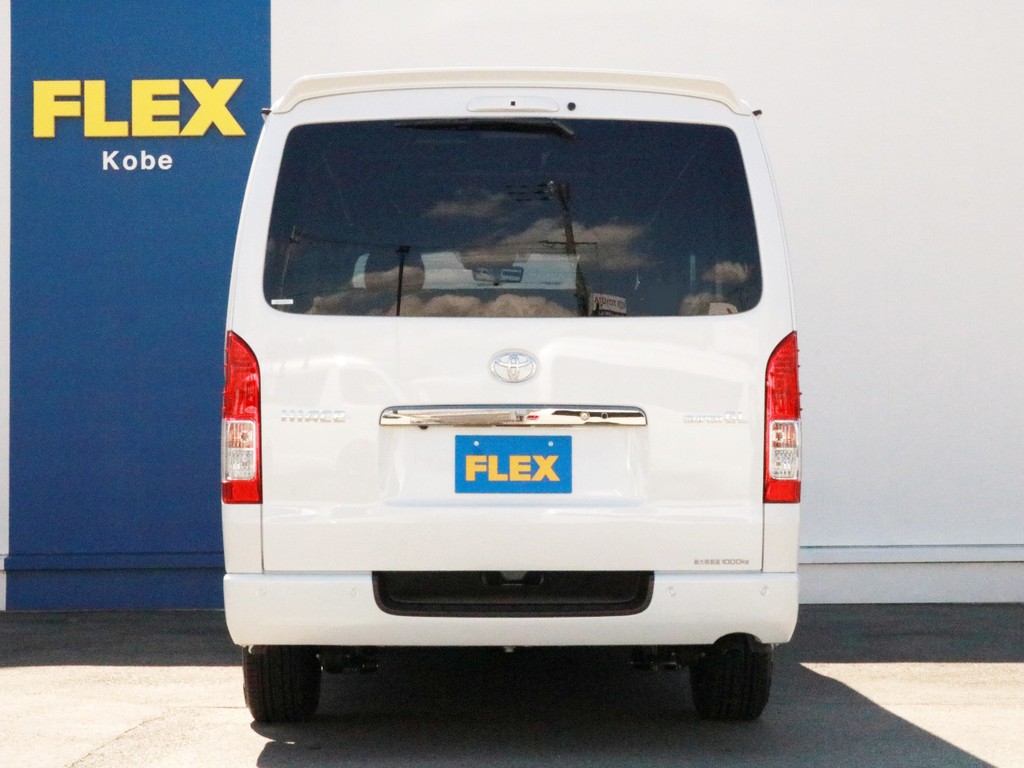 ハイエースをお探しならFLEX神戸店へ！　神戸店の展示車両は勿論、全国のFLEXが保有するハイエースの中から貴方にぴったりの一台をお探し致します！
