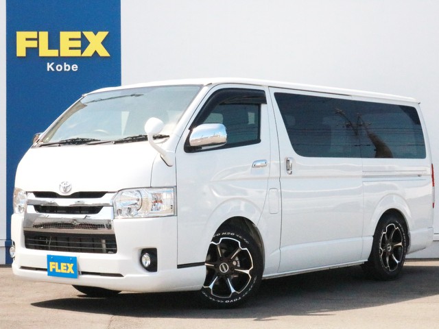 ☆厳選中古車両☆　希少な中古シートアレンジ車両！　平成26年式でカスタムパーツを多数装着した一台！　4ナンバー8人乗りで3人掛けベンチシート2脚搭載し、車中泊対応の希少な一台です！