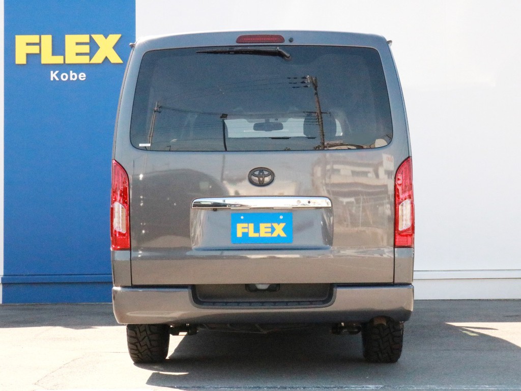 ハイエースをお探しならFLEX神戸店へ！　神戸店の展示車両は勿論、全国のFLEXが保有するハイエースの中から貴方にぴったりの一台をお探し致します！