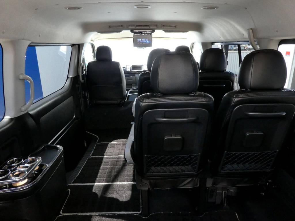 １０人乗車しても室内は広々ですよ！！