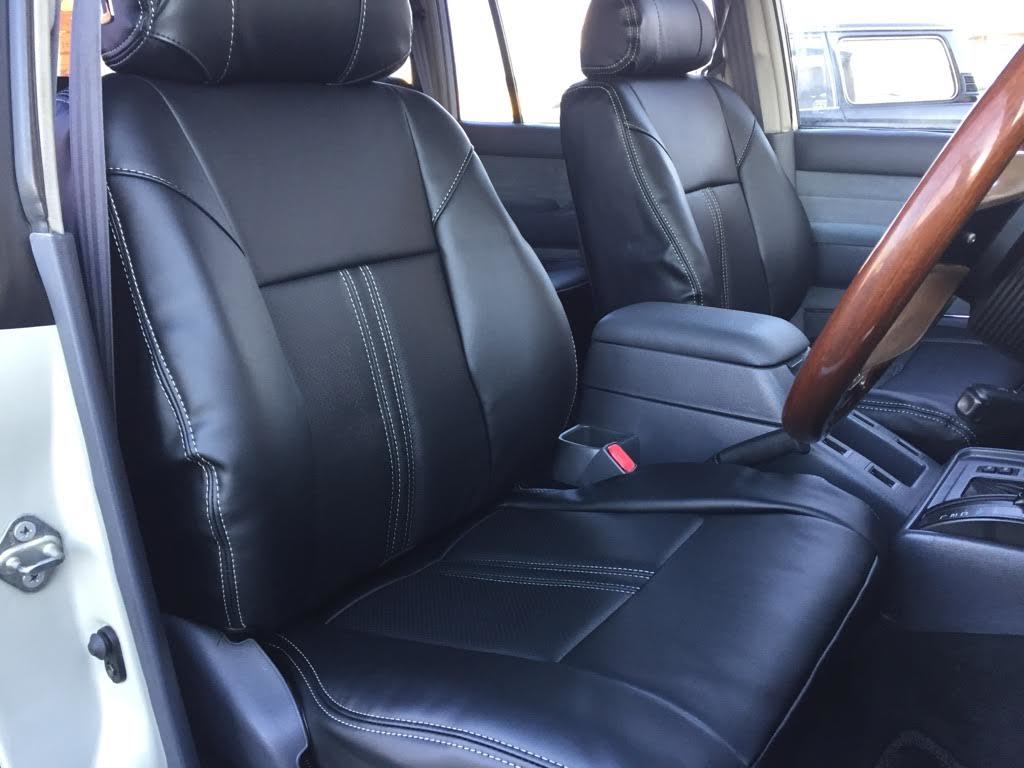 運転席も目立つヘタりなくキレイに保たれております☆