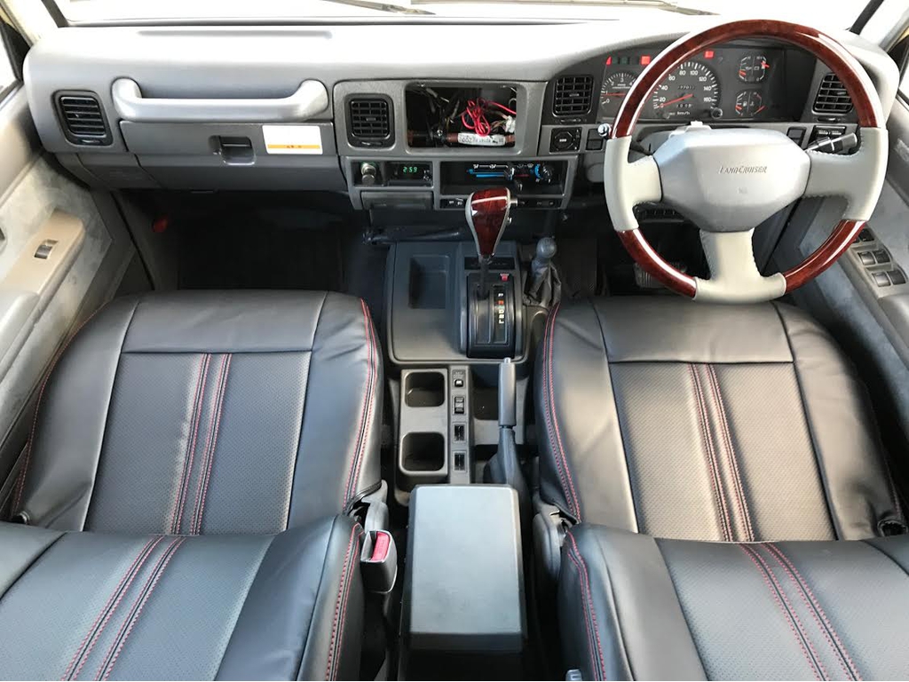 新品シートカバー☆新品ウッドコンビステアリング、シフトノブ☆